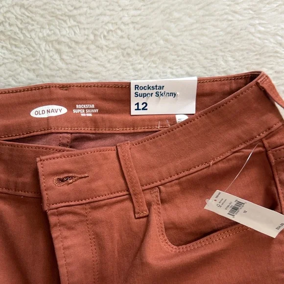 Old Navy Women's Rockstar Super Skinny Jeans in Rust - Picture 3 of 12